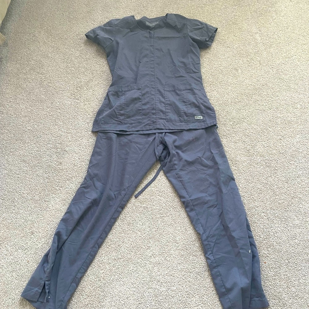 Grey’s anatomy scrubs pair